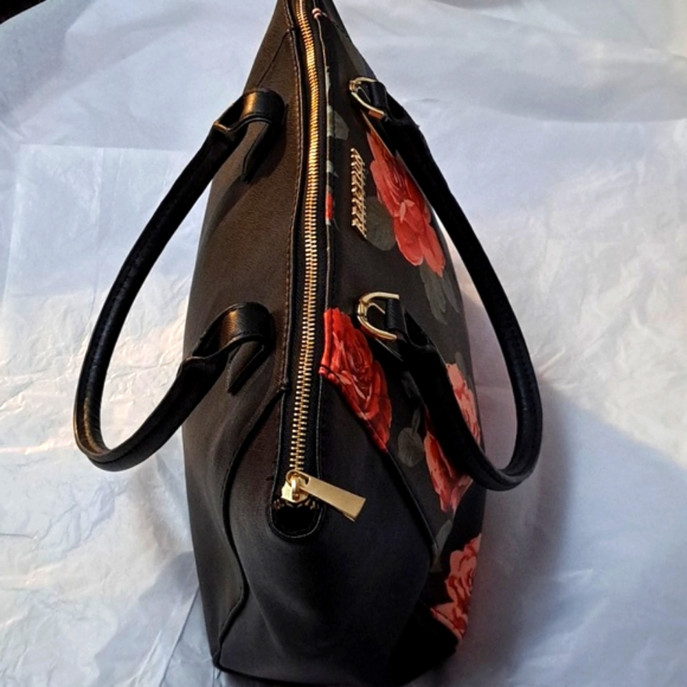 Kenneth Cole Reaction Floral Shoulder Bag. - Picture 5 of 8